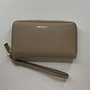 Michael Kors wristlet